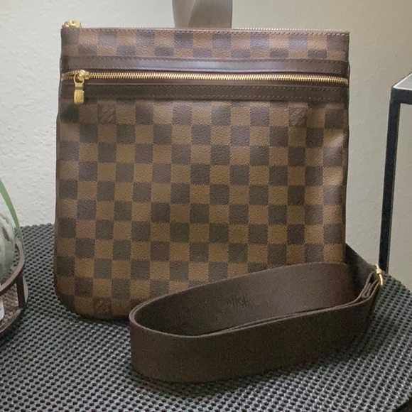*** SOLD *** Authentic Louis Vuitton Damier Bosphore - Picture 2 of 13